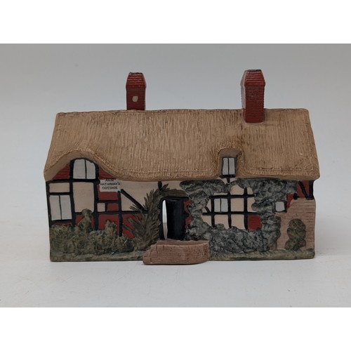 126 - (2) W. H Goss Models, Shakespeare's House & Anne Hathaways Cottage Both in Good Order