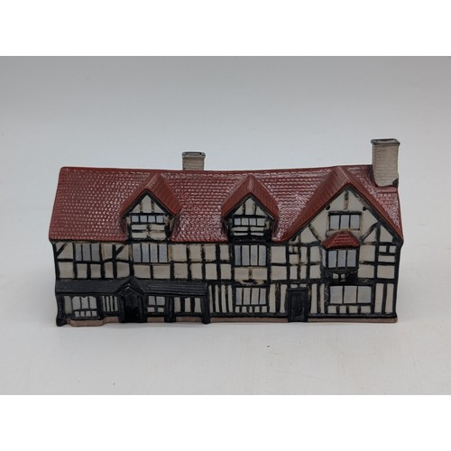 126 - (2) W. H Goss Models, Shakespeare's House & Anne Hathaways Cottage Both in Good Order
