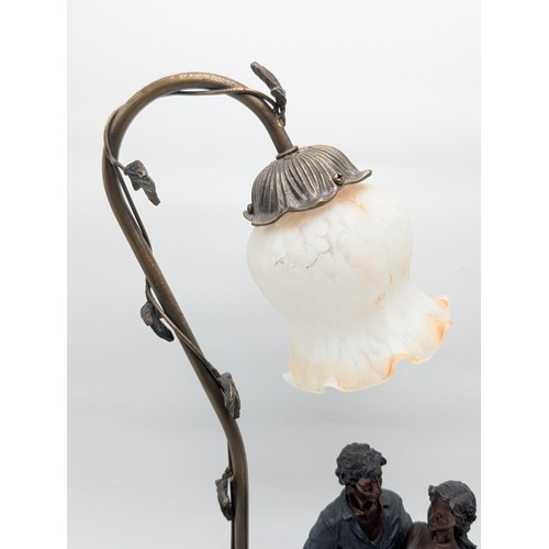 56 - Vintage Attractive Resin Figural Lamp With Romantic Couple - 19