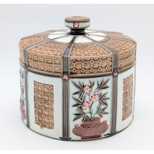 355 - Majolica Cheese Dish Cover in the Manner of Wedgwood ‘Luther’ Pattern  An antique majolica cheese di... 