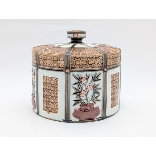 355 - Majolica Cheese Dish Cover in the Manner of Wedgwood ‘Luther’ Pattern  An antique majolica cheese di... 