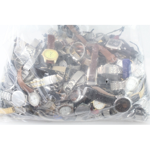 44 - Assorted Gents Quartz Watches, approximately 10kg