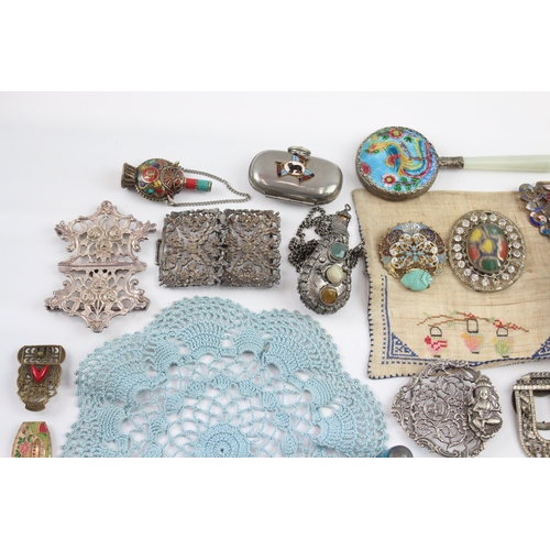 175 - Assorted Ladies Vanity Items and Collectables