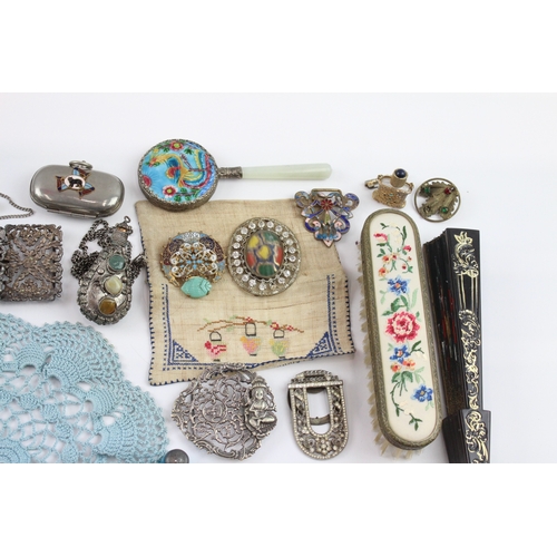 175 - Assorted Ladies Vanity Items and Collectables