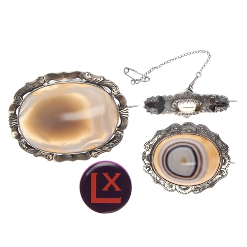 20 - Victorian Agate and Silver Gemstone Brooch Collection, 41g