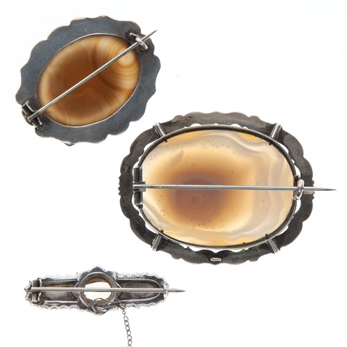 20 - Victorian Agate and Silver Gemstone Brooch Collection, 41g