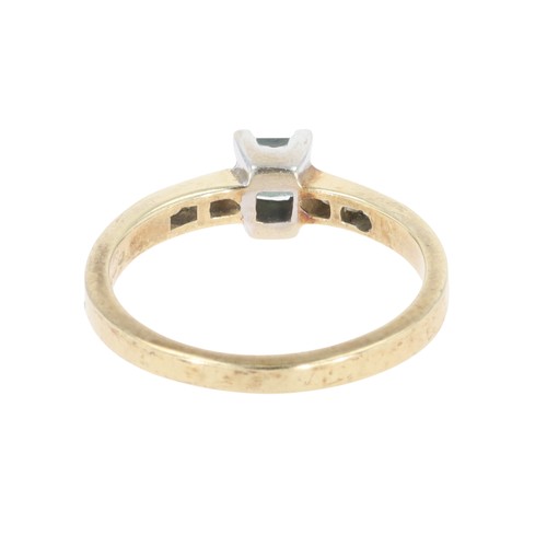 330 - Vari-Hue Diamond Princess Cut Solitaire 9ct Gold Ring with Diamond Shoulders, 2.2g