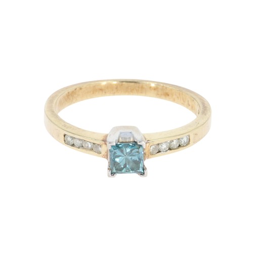 330 - Vari-Hue Diamond Princess Cut Solitaire 9ct Gold Ring with Diamond Shoulders, 2.2g