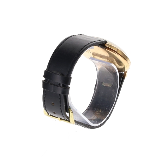 208 - Universal Geneve - 9ct Gold Watch