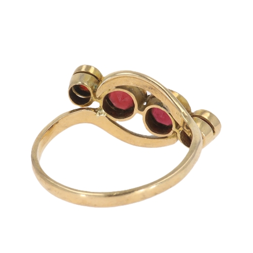 178 - Garnet 18ct Gold Ring, 2.5g