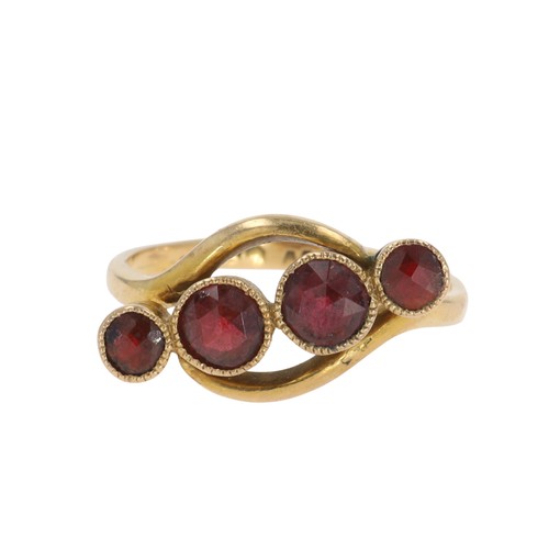 178 - Garnet 18ct Gold Ring, 2.5g