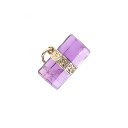 403 - Victorian Amethyst Gold Pendant, 9g