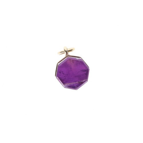 403 - Victorian Amethyst Gold Pendant, 9g