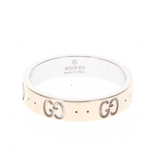 255 - Gucci 'Icon' 18ct White Gold Ring with Box, 3.7g