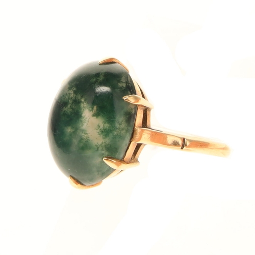 411 - Moss Agate Cabochon 9ct Ring, 4.2g