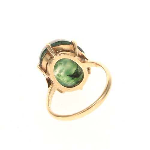 411 - Moss Agate Cabochon 9ct Ring, 4.2g