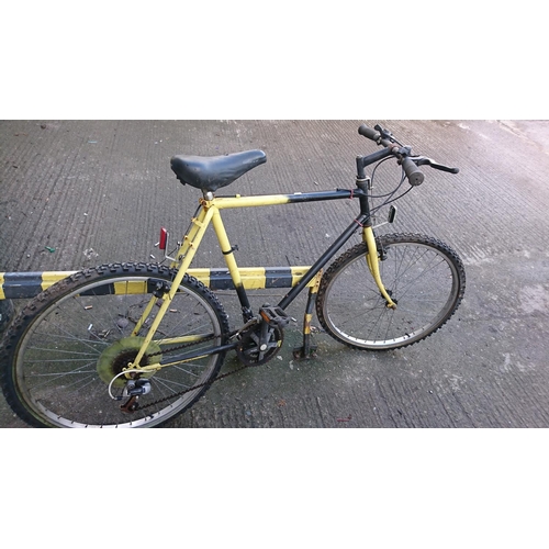 102 - Gents Yellow and Black Mountain Bike