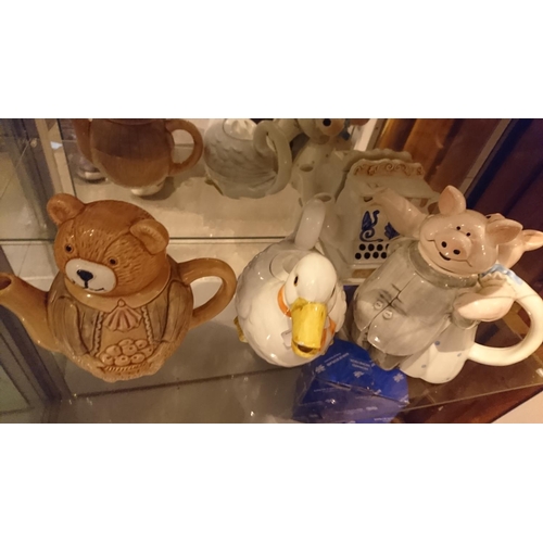 445 - Mixed lot of animal teapots