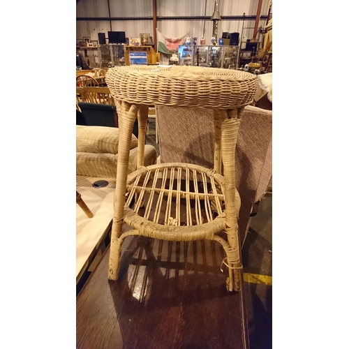 534 - Wicker table