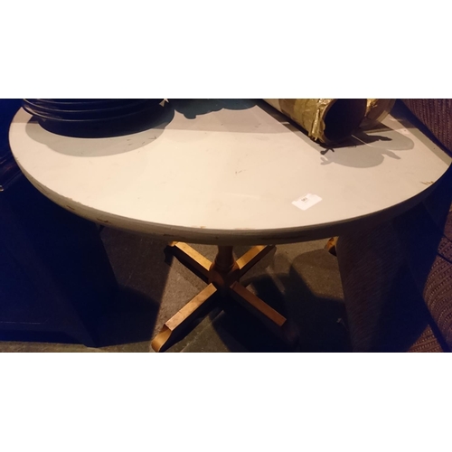 583 - Circular kitchen table