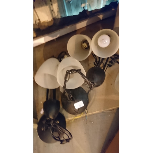 211 - 2 ceiling lights