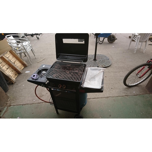 36 - New Gas BBQ and 2 Gas bottles