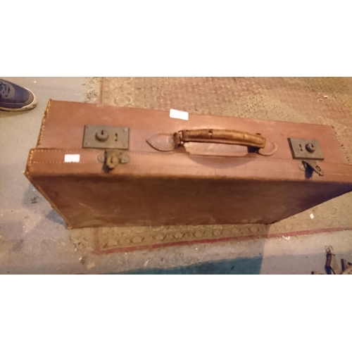 515 - Vintage Suit case