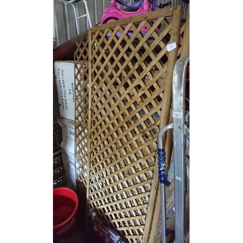 118 - 2 pieces of lattice Trellis