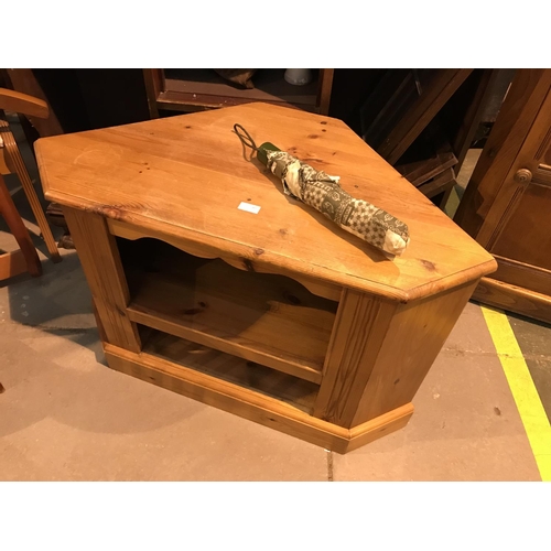 461 - Oak TV unit with side cupboards