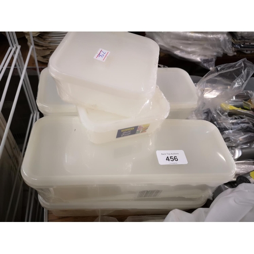 456 - 4 catering oblong storage tubs and 2 small storage tubs.