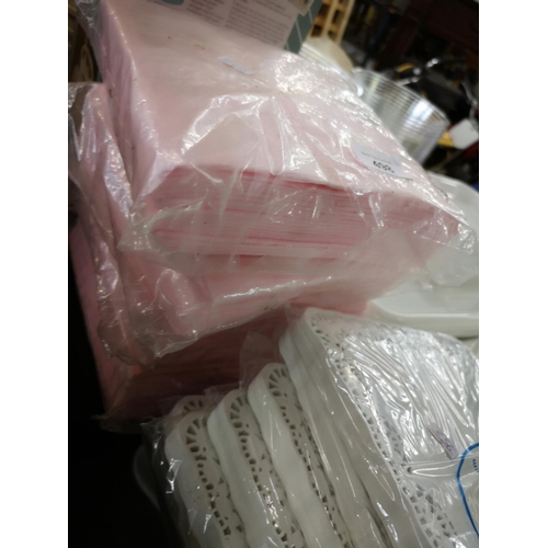 498 - 4 packs of catering cleaning clothes.