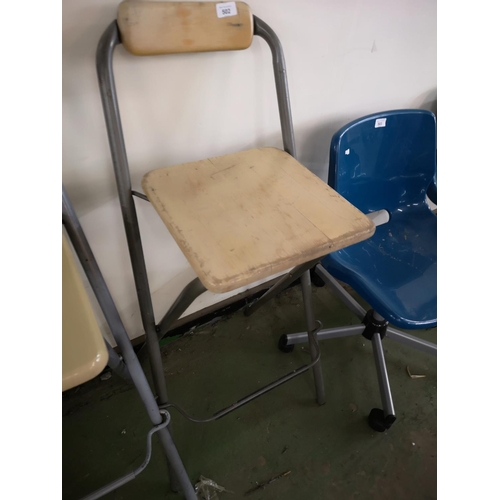 502 - Folding wood and metal bar stool