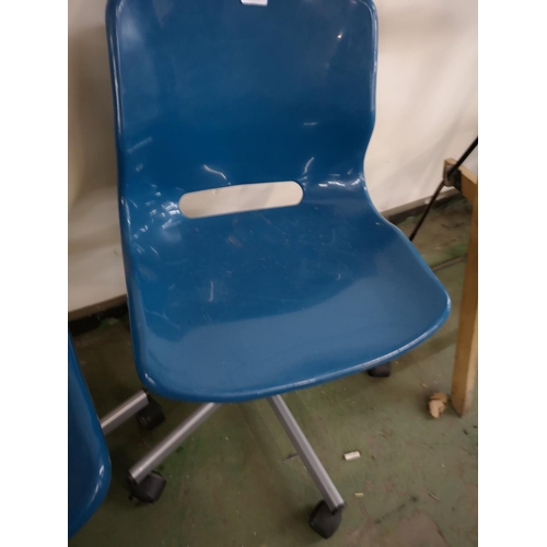 504 - Blue plastic swivel chair