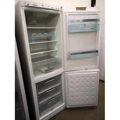 510 - Siemens upright fridge freezer