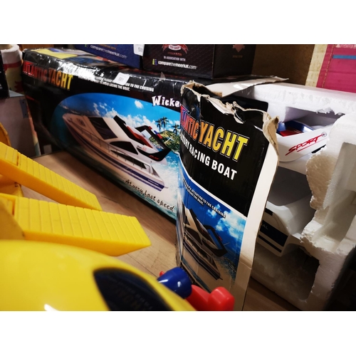 581 - Remote controlled atlantic racing yacht