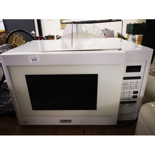 670 - Delonghi microwave.