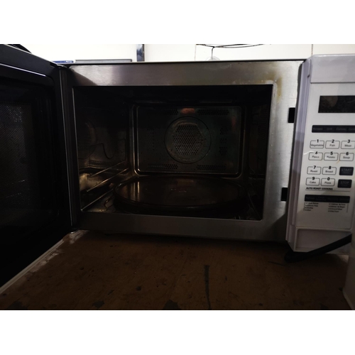 670 - Delonghi microwave.