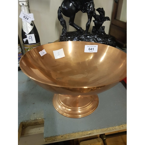 641 - Heavy copper fruit bowl