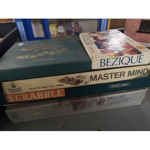 346 - Collection of vintage games incl. Bezique, Scrabble, Mastermind and Speculate