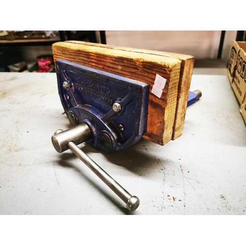 181 - Record V175 wood vice.