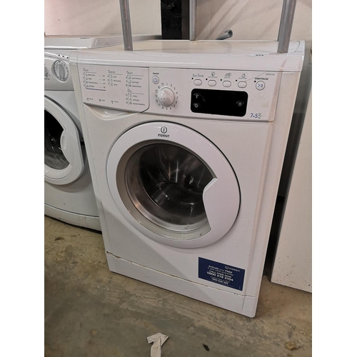 824 - Indesit washing machine. Approx 80x60x56cm