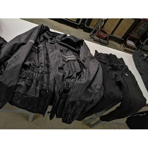 179 - RST motorcycle wind cheater jacket and a pair of Oxford reinforced leggings size L