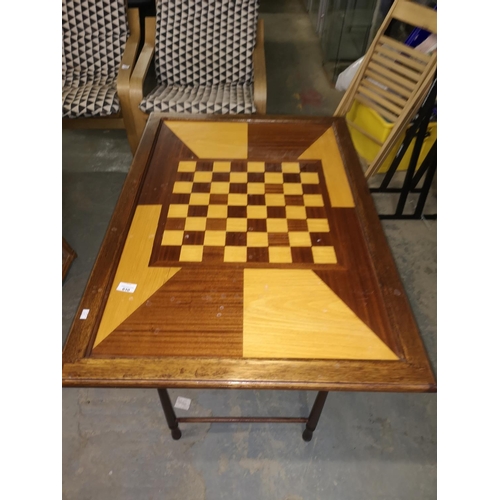 610 - Games table with lift up lid with storage compartment. 99 x 68 x 65 cm approx.