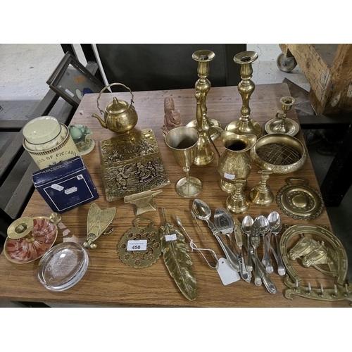 450 - A collection of 18 vintage brass items, including 2 horse brasses, letter rack and key rack. also sm... 