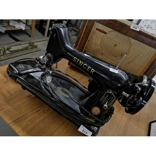 517 - Vintage Singer 99k sewing machine.