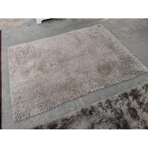 650 - Shimmer rug 4' x 5'9