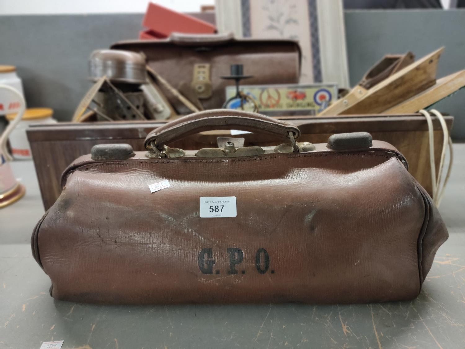 Vintage G.P.O leather tool bag 16