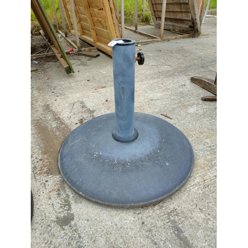 16 - Heavy parasol base