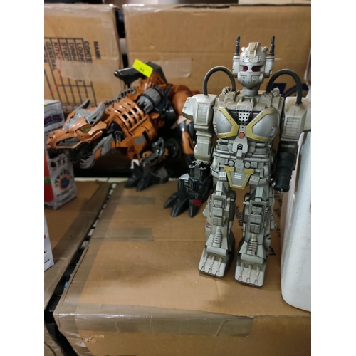 91 - 2x LARGE transformers ROBOTS CHARACTERS