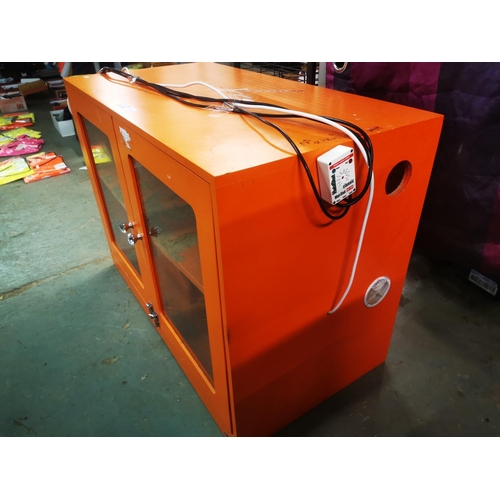 284A - LARGE HEDGEHOG HOUSE ORANGE 2 TIERED UNIT WIT HEATED LAMPS ETC. ALL IN GOOD WORKING ORDER